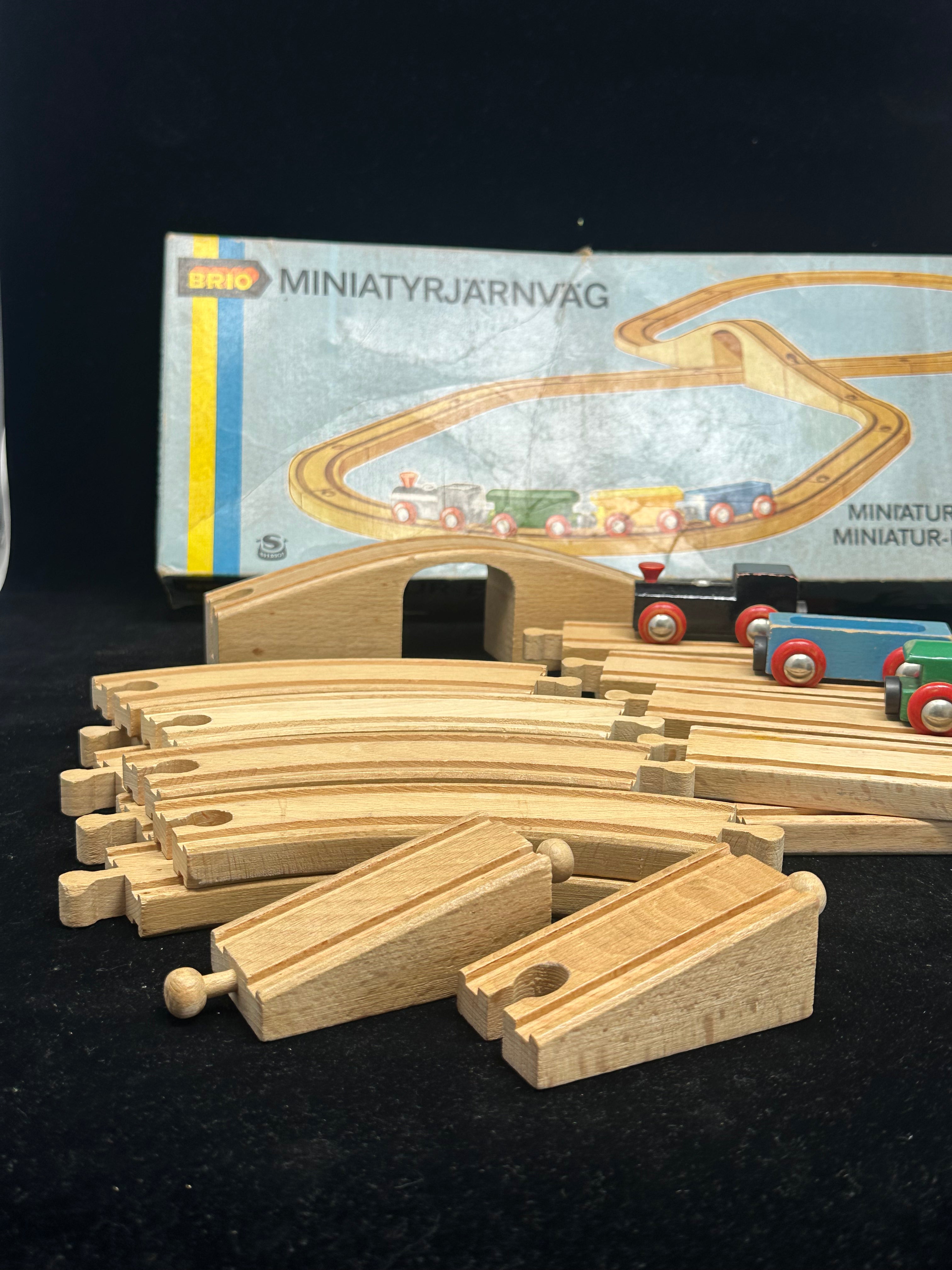 Miniature Railway - Figure 8 - Vintage BRIO
